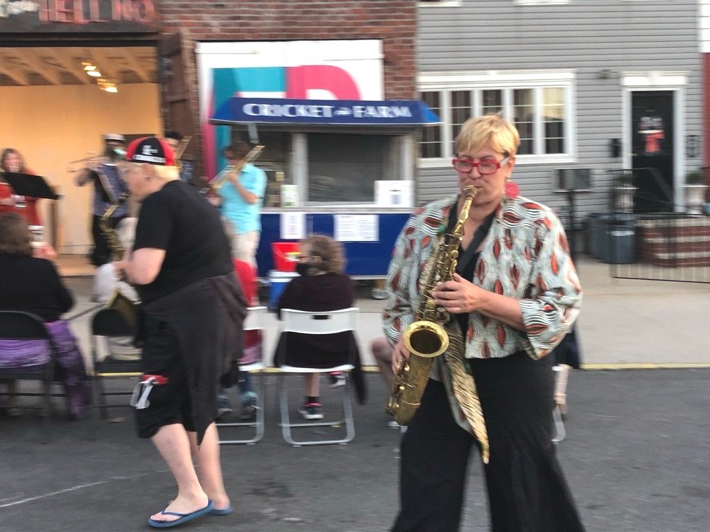 Lily White and Swunky Z performing in the street in Brooklyn